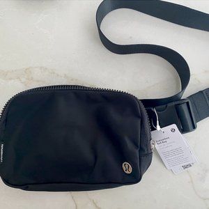 NWT Lululemon Everywhere Belt Bag